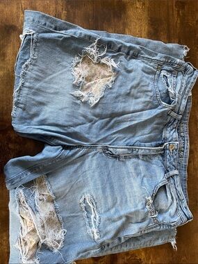 American Eagle Outfitters Light Blue Distressed Floral-Patch Denim Shorts